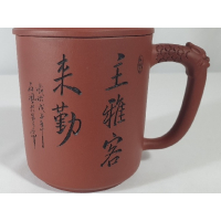 Mooi bewerkt Yixing trekpotje, gemerkt